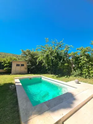 a small swimming pool in a yard with at Jolie villa loc-saisonnière - la petite cocagne in Alleins