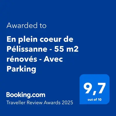 a cell phone screen with a text message on it at En plein coeur de Pélissanne - 55 m2 rénovés - Avec Parking in Pélissanne