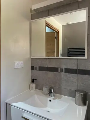 a bathroom with a sink and a mirror at Chambre d'hôtes avec Jacuzzi Ventoux Cocoon in Bédoin