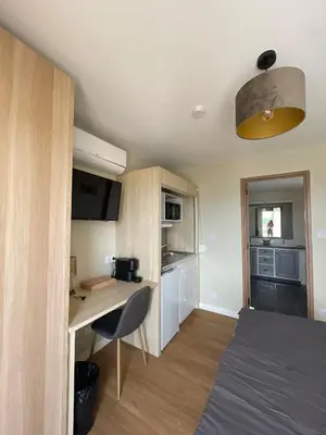 a small room with a desk and a bed at Chambre d'hôtes avec Jacuzzi Ventoux Cocoon in Bédoin
