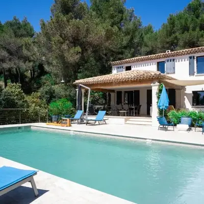 Villa climatisée avec vue en pleine pinède aixoise