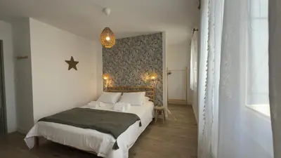 a bedroom with a large bed with a yellow blanket at Maison Le Clos Du Moulin 3 - Climatisée, jardin & parking gratuit - 3 chambres doubles - 10 min Avignon in Entraigues-sur-la-Sorgue