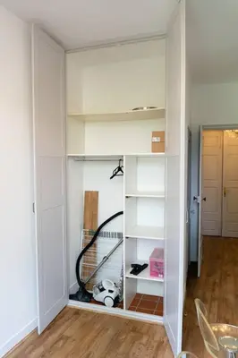 a room with white walls and a room with shelves at Spacieux T3 * centre ville * sans vis à vis in Aix-en-Provence