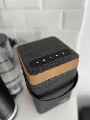 a black remote control sitting on top of a counter at Cocon Classé 3 Etoiles - Love et Détente - SPA in Carpentras