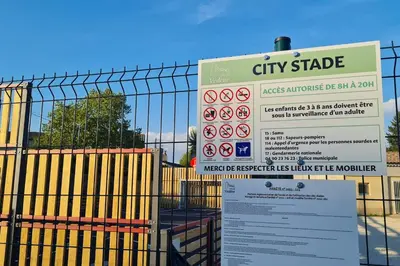 a sign on a gate in front of a city gate at La calade in Vedène