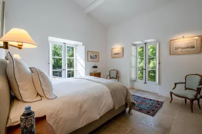 a living room with a couch and a chair at Le Domaine du Fortin in Ménerbes