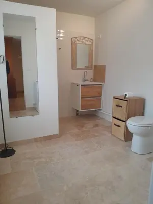 a bathroom with a toilet and a sink at Casa Mia, chambre privée en Provence in LʼIsle-sur-la-Sorgue