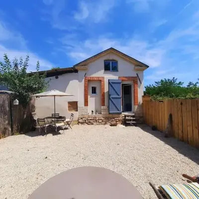 adorable guest house avec jardin et parking privatif
