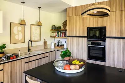 a kitchen with a bowl of fruit on a counter at Un loft en Provence in Carpentras