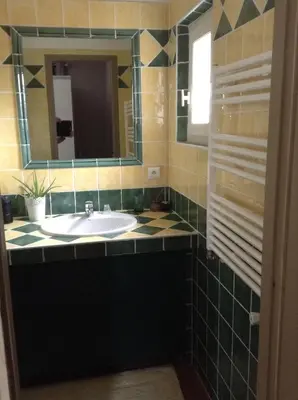 a bathroom with a sink and a mirror at La bastide de Cocagne in Rognes