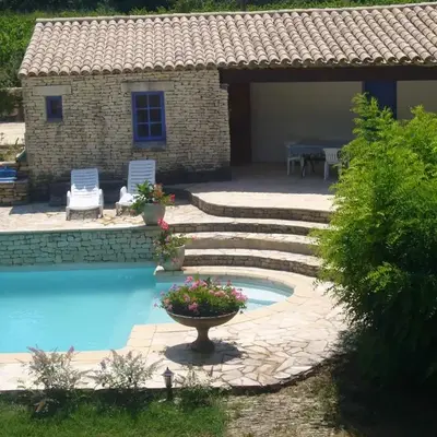 Goult (LUBERON) A 150 m de la piste cyclable Maison en campagne avec Gde piscine