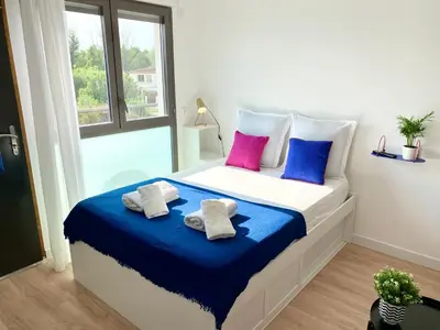 a bedroom with a large bed with towels on it at Ma place au sud 1.08 in Éguilles
