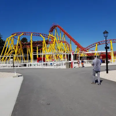 a man standing in front of a roller coaster at vacances en provence cyprès in Mormoiron