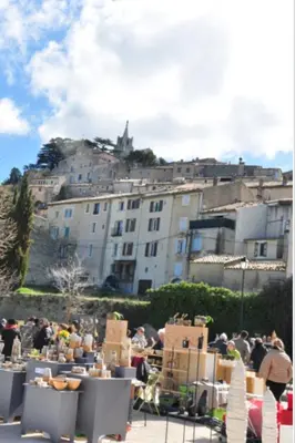 a group of people standing in front of a building at BOHO 2 Vue Panoramique in Bonnieux
