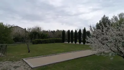 a park with a bunch of trees and a pathway at Mas Seraphin in LʼIsle-sur-la-Sorgue