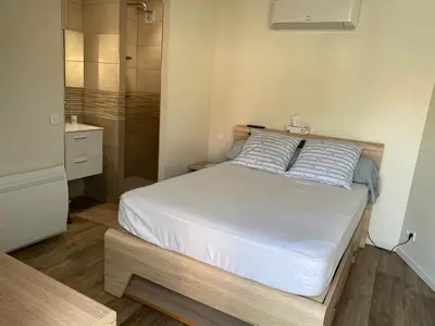 a small bedroom with a bed and a bathroom at Petit paradis en Provence in Velleron