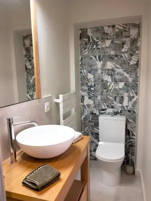 a bathroom with a sink and a toilet at La Pifote in Villes-sur-Auzon