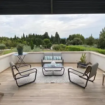 Maison avec ses 2 terrasses et sa piscine