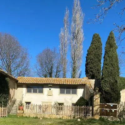 Mazet au pied des Alpilles