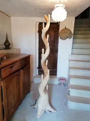 a statue of two people doing tricks in a room at Chambre d'hôte in Crillon-le-Brave