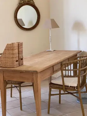a wooden table with a chair and a mirror at La Villa Baronnette in Cabrières-dʼAvignon
