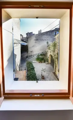 a picture of a window in a building at Charmante maison de village au coeur du Luberon in Cucuron