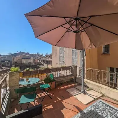 UNE TERRASSE SUR LES TOITS