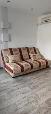 a bed sitting in the corner of a room at Le Pavillon Les BUISSONNETS in Salon-de-Provence
