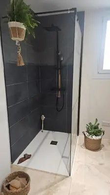 a shower with a glass door in a bathroom at Villa Provence Baraka centre-ville in Salon-de-Provence