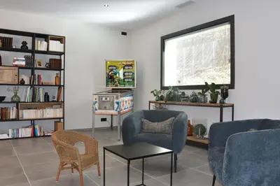 a living room with two chairs and a window at Villa Feijoa en Provence in Velleron