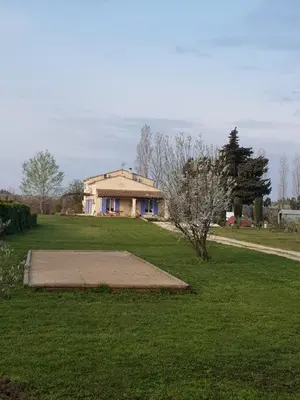 a house in the middle of a green yard at Mas Clement - Chambre et table d'hôtes in LʼIsle-sur-la-Sorgue