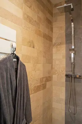 a bathroom with a shower with a shower curtain at Maison Loutina, Villa 5 min à pied du centre in LʼIsle-sur-la-Sorgue