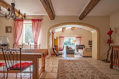 a dining room with a table and a chandelier at Villa de Minna in Robion en Luberon