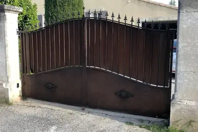 a wooden gate with a brown fence at Villa de Minna in Robion en Luberon