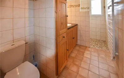 a bathroom with a toilet and a sink at Amazing Home In Mazan With Kitchen in Mazan