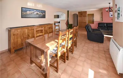 a kitchen and living room with a table and chairs at Amazing Home In Mazan With Kitchen in Mazan