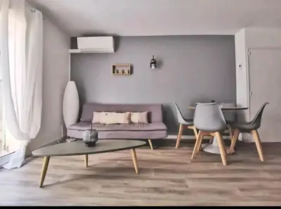 a living room with a purple couch and a table at Les quatre loges n°2 in Aix-en-Provence