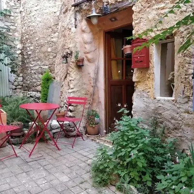 Maisonnette au pied du Mont Ventoux ste colombe