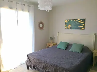 a bedroom with a bed with two green pillows at Villa Abelha en Provence in Apt