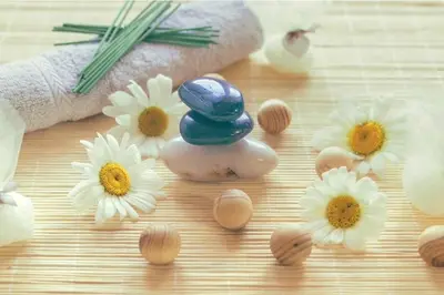 a bunch of garlic and flowers on a cutting board at Logement charme provençal in Cabannes
