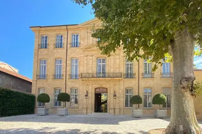 a large building with a tree in front of it at Sublime Appartement 6 couchages avec Parking (Aix-en-Provence) in Aix-en-Provence