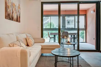 a living room with a couch and a table at Sublime Appartement 6 couchages avec Parking (Aix-en-Provence) in Aix-en-Provence