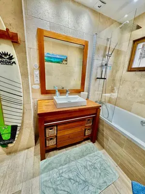 a bathroom with a sink and a mirror and a tub at Villa entière au calme avec piscine partagée et jardin in Pertuis