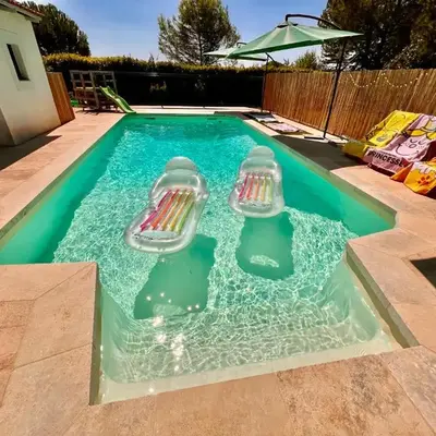 Villa entière au calme avec piscine partagée et jardin
