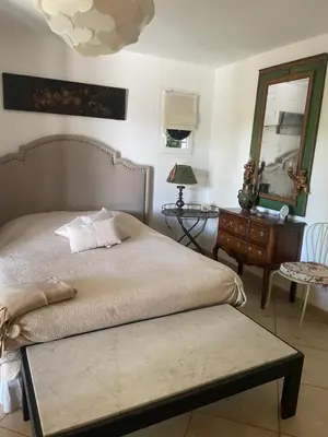 a bedroom with a bed and a mirror and a table at Maison de Golfeur in Mallemort