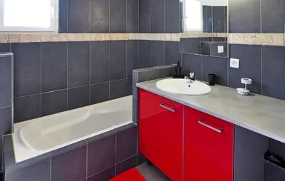 a bathroom with a sink and a bath tub at Zèbre in Eyragues