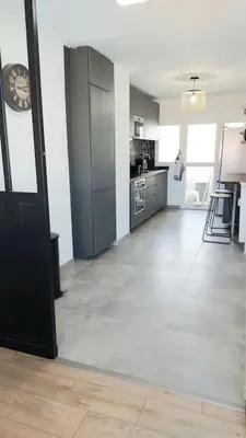 a room with a kitchen and a large room with a floor at Appartement design pour 6 pers dans le centre de Salon de Pce - Proche Fontaine Moussue in Salon-de-Provence