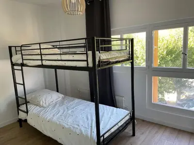 a bedroom with two bunk beds in a room at Appartement design pour 6 pers dans le centre de Salon de Pce - Proche Fontaine Moussue in Salon-de-Provence