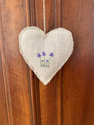 a white heart hanging on a wooden door at Au Nid de la Sorgue maison avec piscine chauffée 3 ch 6 personnes in LʼIsle-sur-la-Sorgue