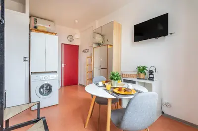 a small kitchen with a table and chairs in a room at Studio calme et lumineux in Aix-en-Provence